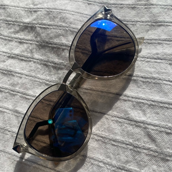 Blue mirrored, clear-framed sunnies - Picture 2 of 9